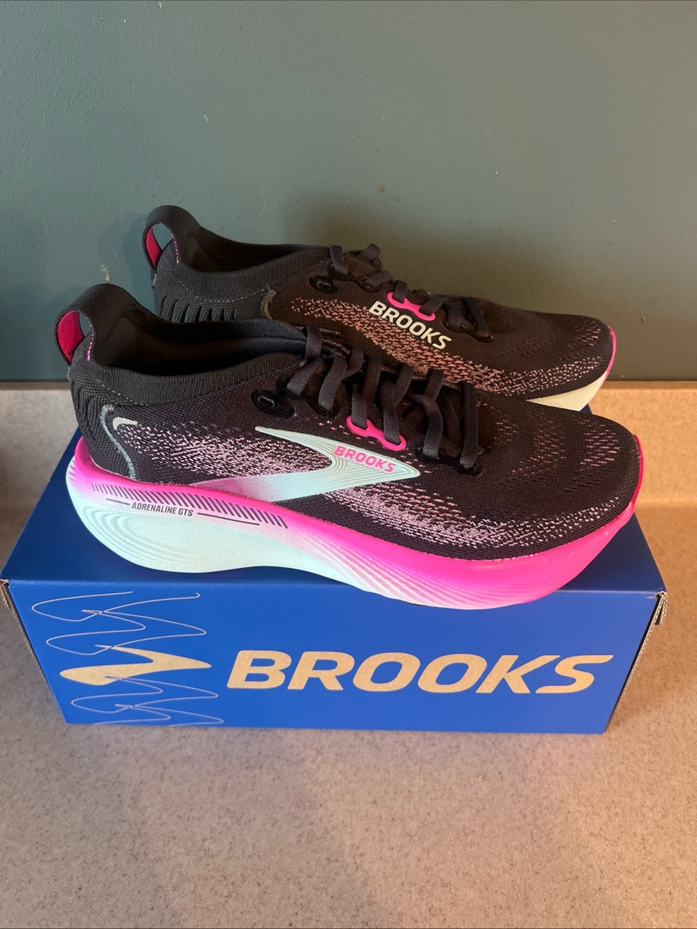 Brooks Adrenaline GTS 25 Shoes Women Size 6.5 Black Pink Road Running Athletic